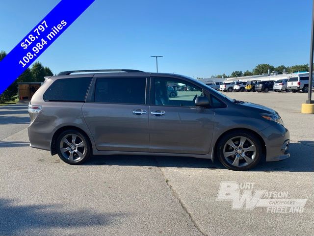 2016 Toyota Sienna SE 31