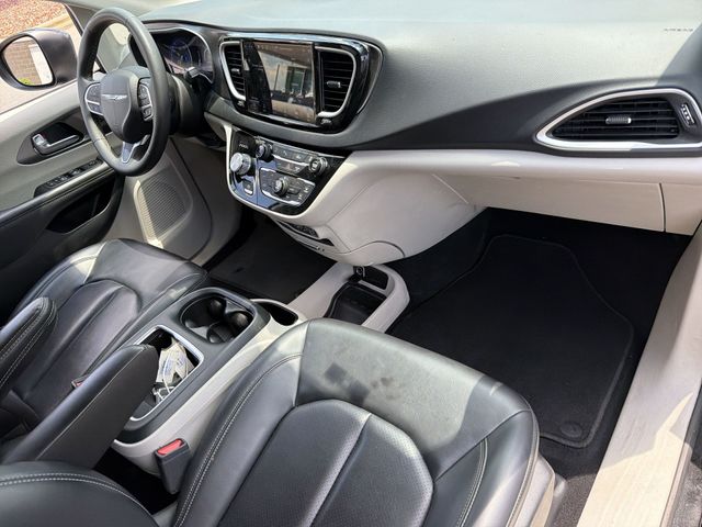 Used 2023 Black Chrysler Touring L image 32