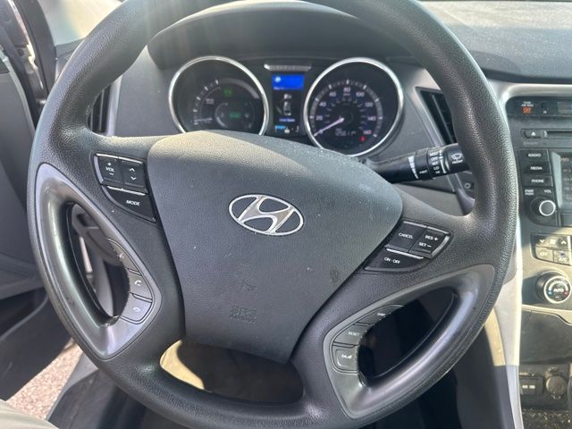 Used 2015 Starlight Silver Hyundai Base image 6