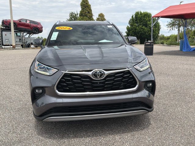 Used 2024 Toyota Highlander SUV
