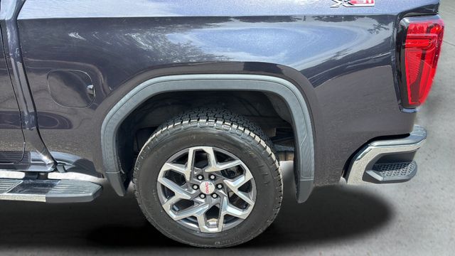 Used 2022 Silver GMC SLT image 35