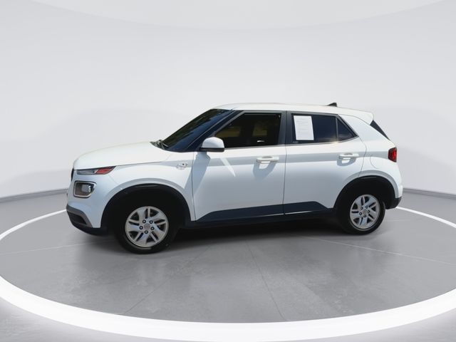 Used 2022 White Hyundai SE image 6