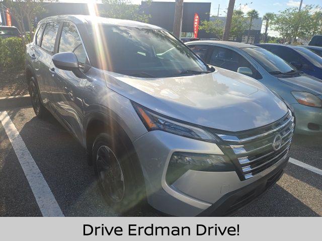 2024 Nissan Rogue SV FWD's photo