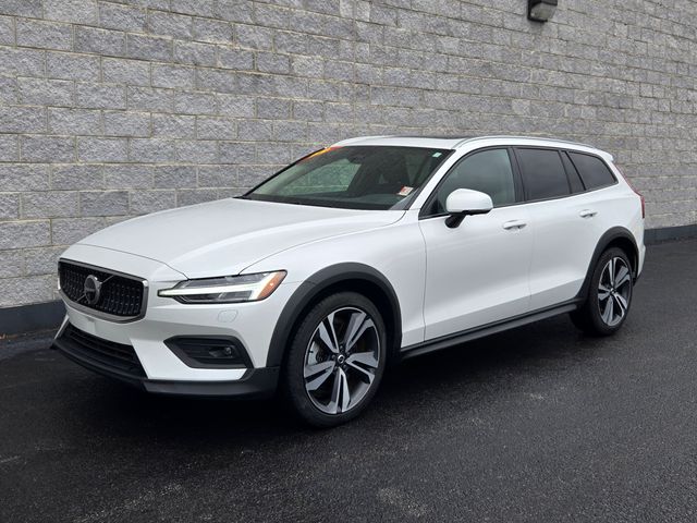 2025 Volvo V60 Cross Country B5 Plus AWD