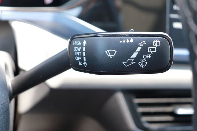 2022 Volkswagen Taos 1.5T SE photo