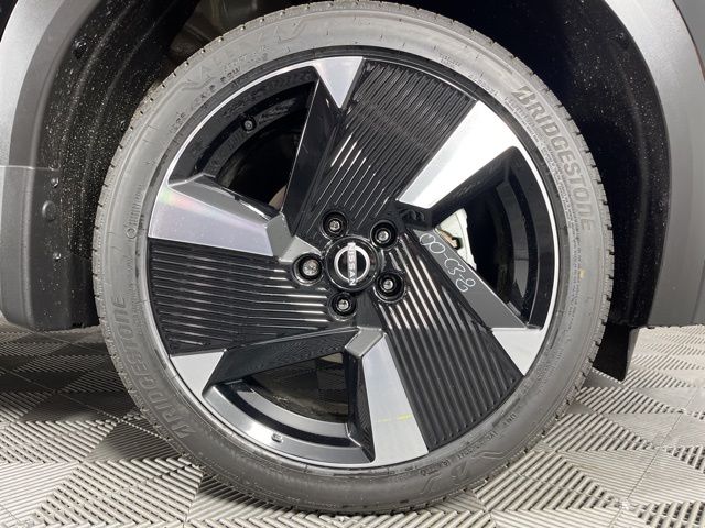 2025 Super Black Nissan Kicks SR FWD SUV