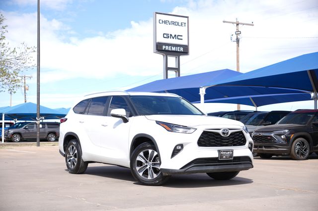 Moon Dust 2023 Toyota Highlander L FWD SUV / Crossover Front-Wheel Drive 8-Speed Automatic