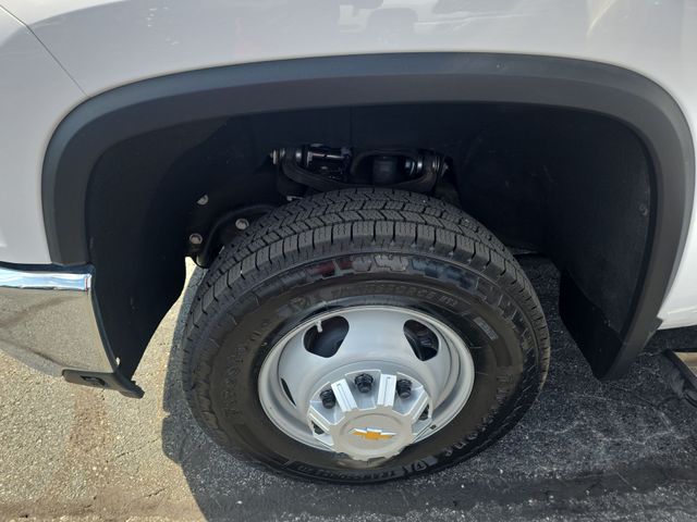 Used 2024 White Chevrolet Work Truck image 33