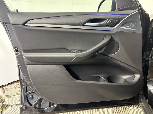 Used 2024 Black BMW xDrive30i image 10