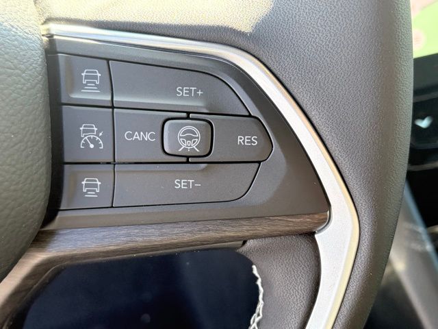 new 2026 Jeep Grand Cherokee car, priced at $43,279