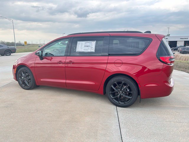 New 2026 Chrysler Pacifica Van