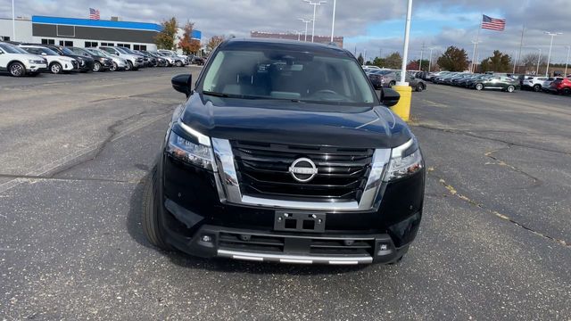 2024 Nissan Pathfinder Platinum 3