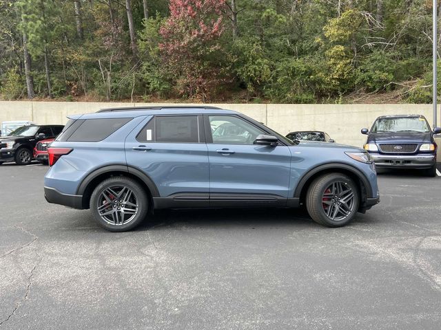 2025 Ford Explorer ST-Line 2