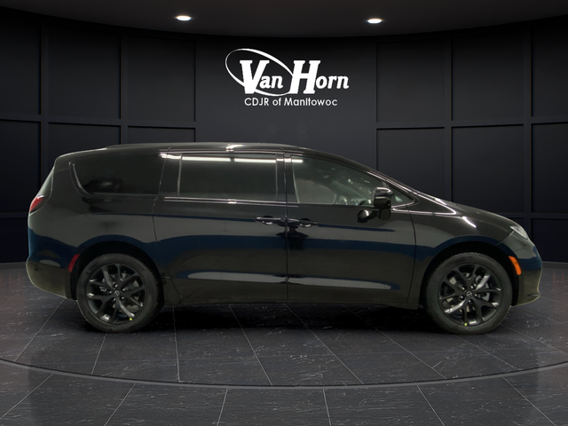 New 2026 Diamond Black Crystal Pearlcoat Chrysler Limited image 2
