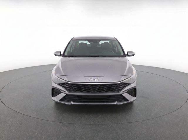Used 2025 Silver Hyundai SEL Sport image 2