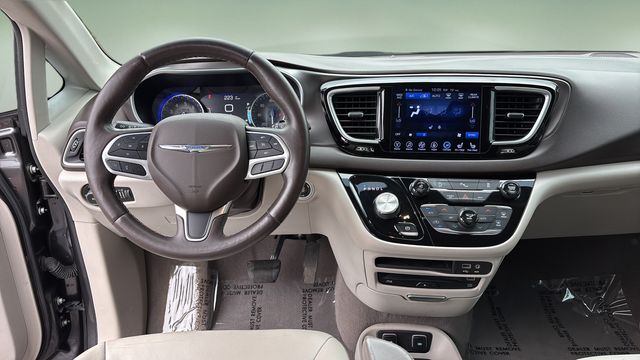 Used 2017 Gray Chrysler Touring L Plus image 10
