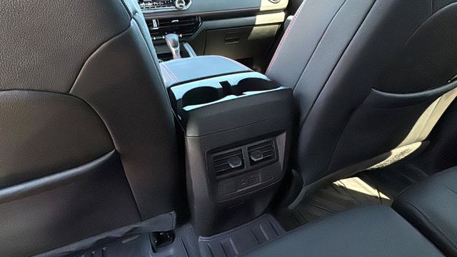 Used 2024 Gray Chevrolet Z71 image 19