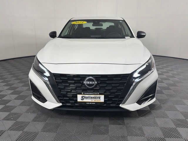 Used 2025 Nissan Altima Sedan