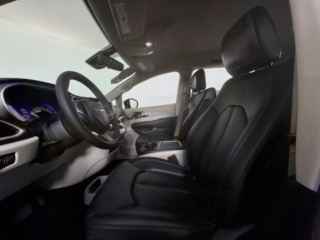Used 2024 Chrysler Pacifica Van