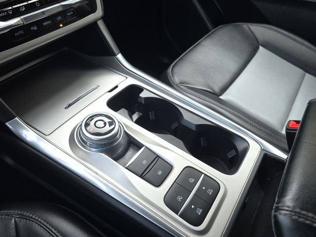2023 Ford Explorer XLT:B02479