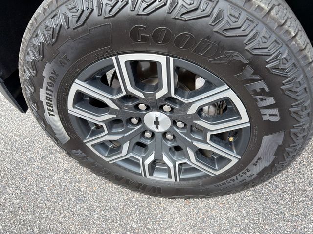 Used 2026 Black Chevrolet Z71 image 14