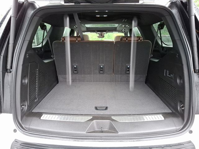 2023 Chevrolet Suburban High Country photo