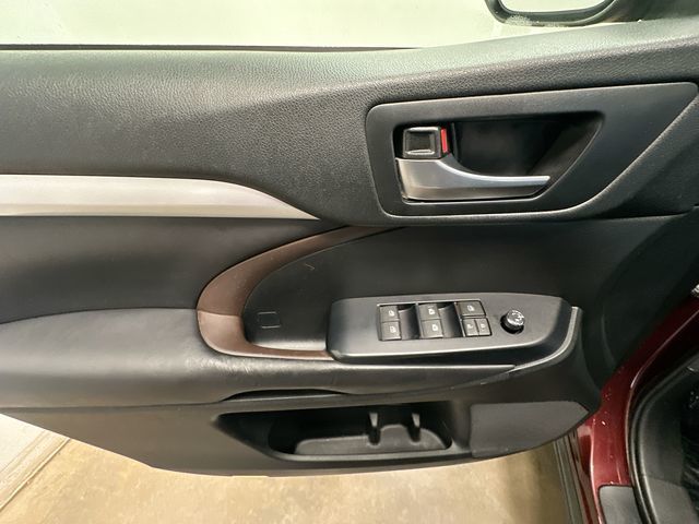 2019 Toyota Highlander XLE Red at Subaru and VW of Moon Township