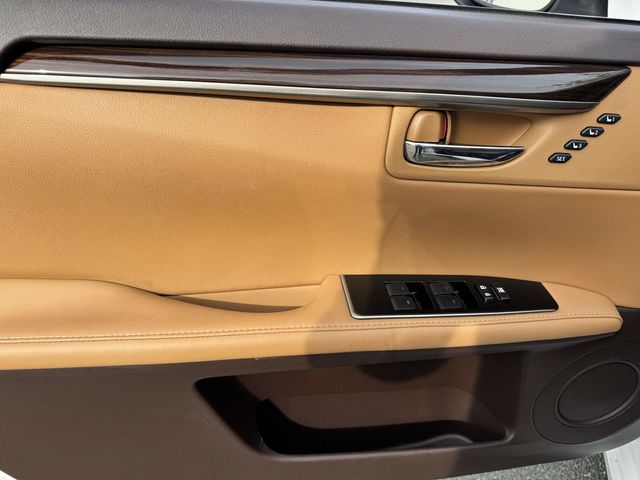 used 2018 Lexus ES car, priced at $25,998