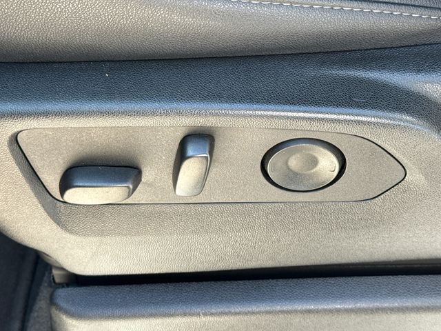 Used 2025 Gray Chevrolet Z71 image 23