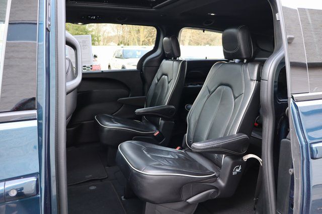 used 2025 Chrysler Pacifica car, priced at $34,500