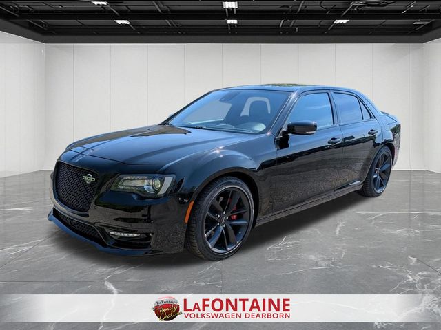 2023 Chrysler 300 C's photo