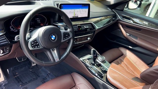 2022 BMW 5 Series M550i xDrive 19