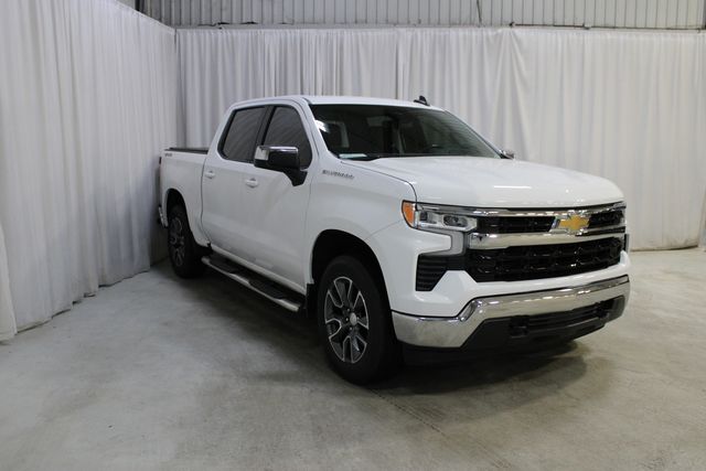 Used 2022 White Chevrolet LT image 25