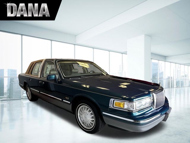 Green 1997 Lincoln Town Car Sedan Rear-Wheel Drive 4-Speed Automatic