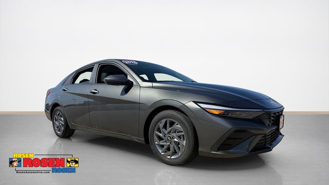 2024 Hyundai Elantra SEL FWD