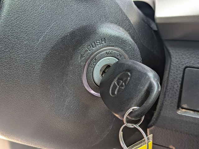 2014 Toyota RAV4 - Image 22