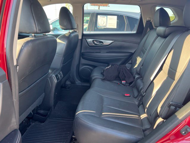 Used 2014 Red Nissan SL image 4