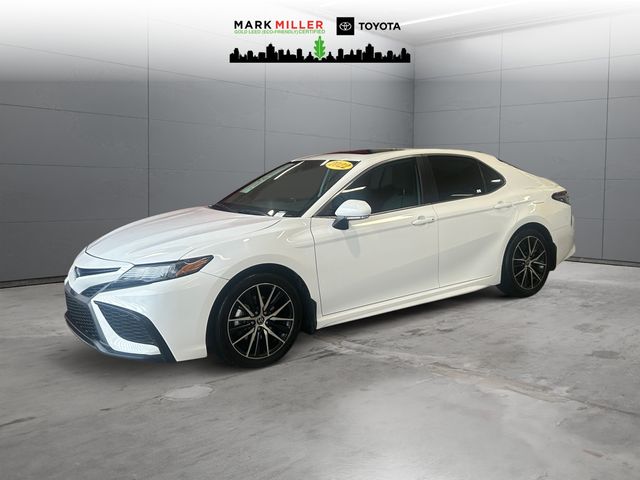 White 2022 Toyota Camry Hybrid SE FWD Sedan Front-Wheel Drive Automatic