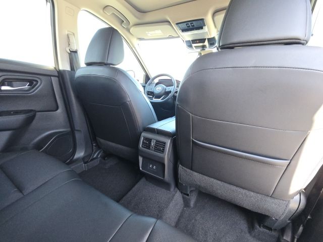 2024 Nissan Rogue SV:B02301