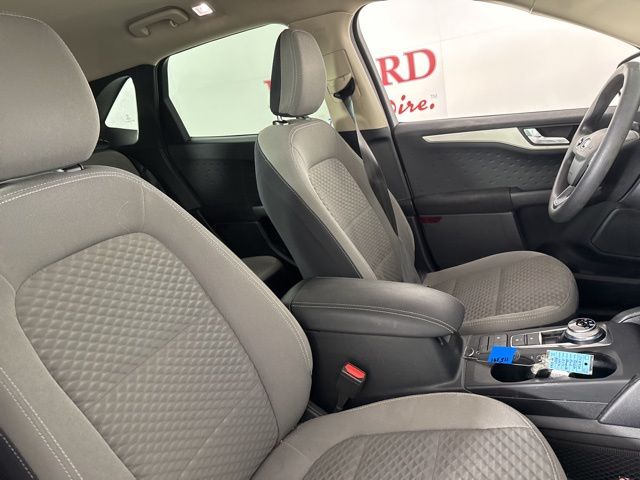 2020 Oxford White Ford Escape SE FWD SUV