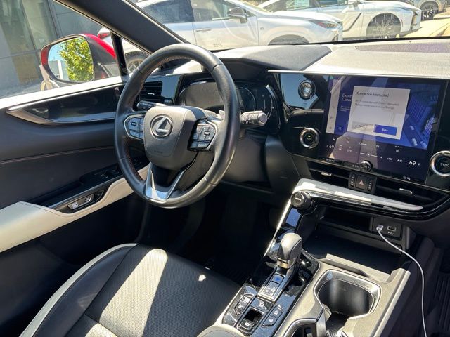 View vehicle photo 7