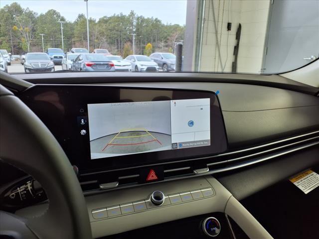2025 Hyundai Elantra Limited photo
