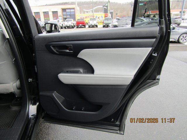 used 2022 Toyota Highlander car, priced at $21,999