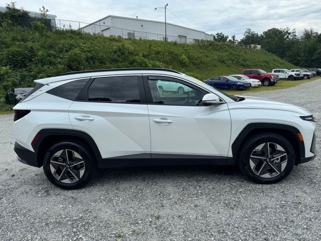 Used 2025 White Hyundai SEL Convenience image 10
