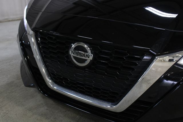 Used 2019 Black Nissan 2.5 SL image 31