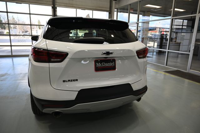 View vehicle photo 6