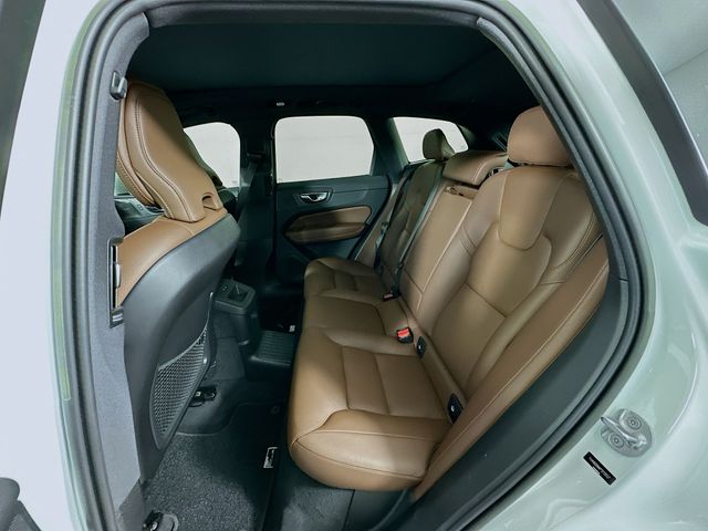 Thumbnail: 2023 Volvo XC60 - 25