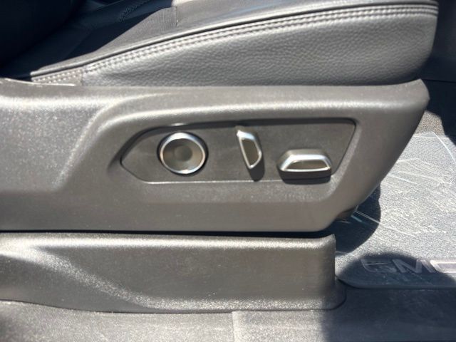 Used 2025 GMC Yukon SUV