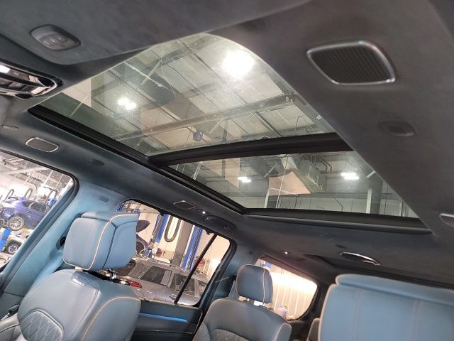 2022 Luxury White Pearlcoat Jeep Grand Wagoneer Series III 4X4 SUV