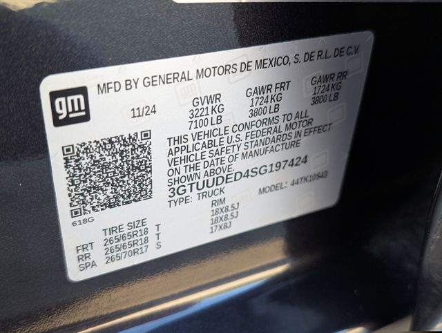 Certified Used 2025 Silver GMC SLT image 27